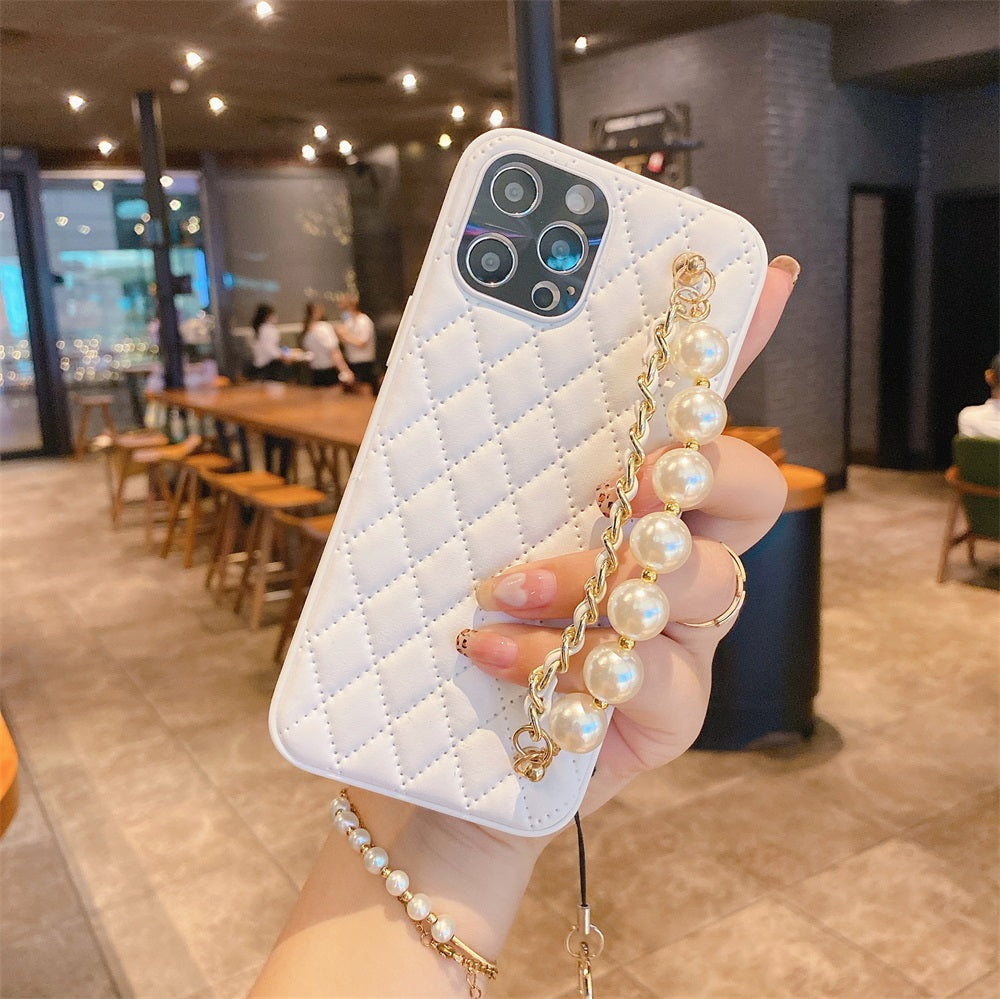 Original Custom Color Pearl chain fragrance diamond style Silicone Shockproof Protective Phone Case For IPhone